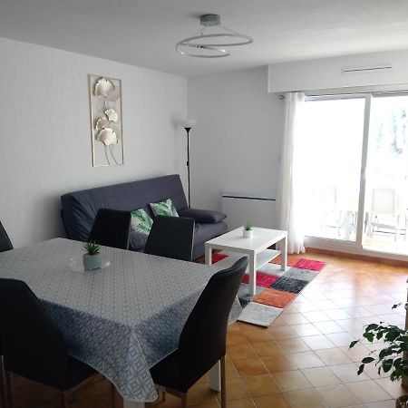 Capri Apartment Saint-Elme Bagian luar foto
