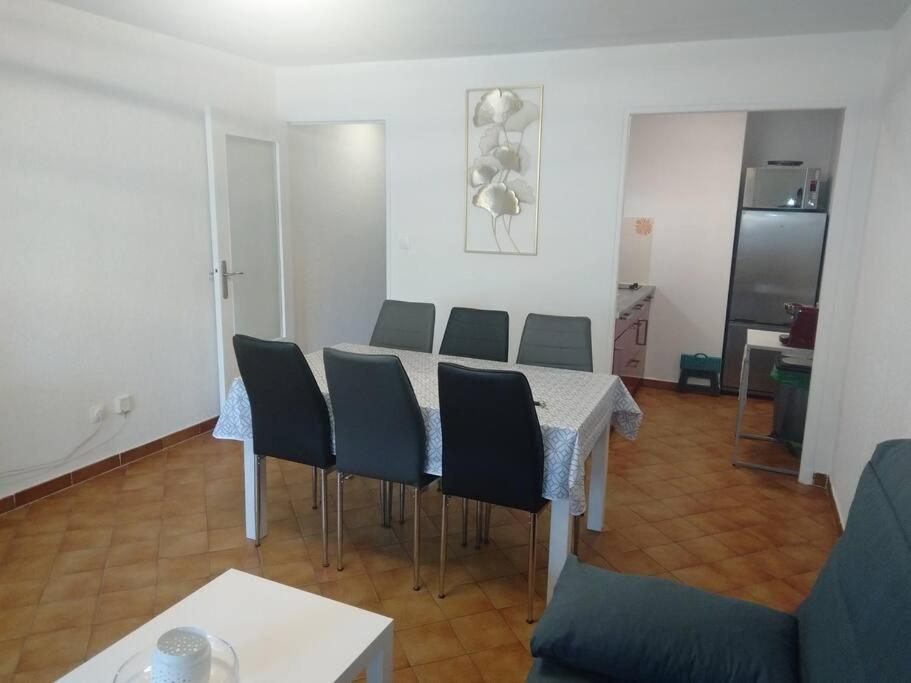 Capri Apartment Saint-Elme Bagian luar foto