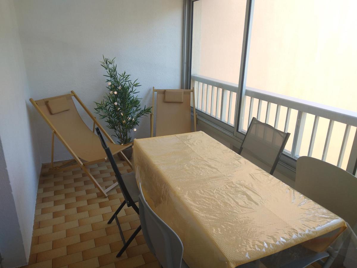 Capri Apartment Saint-Elme Bagian luar foto