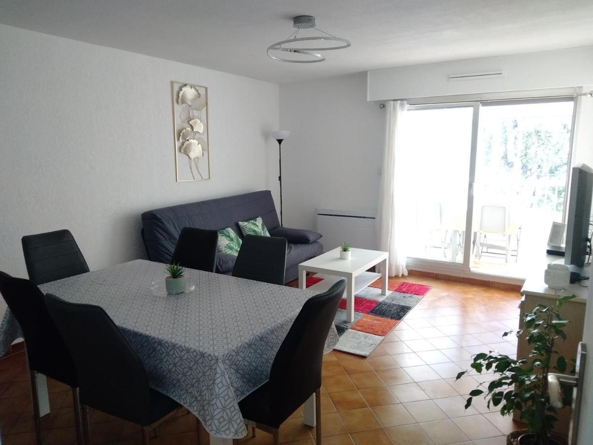 Capri Apartment Saint-Elme Bagian luar foto
